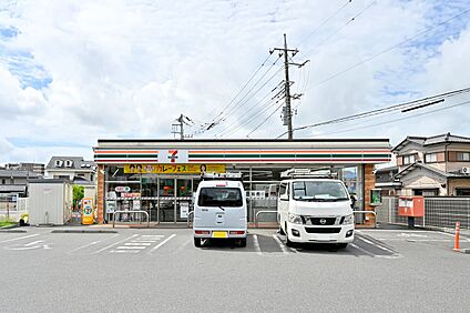 セブンイレブンさいたま上小町店 210m
