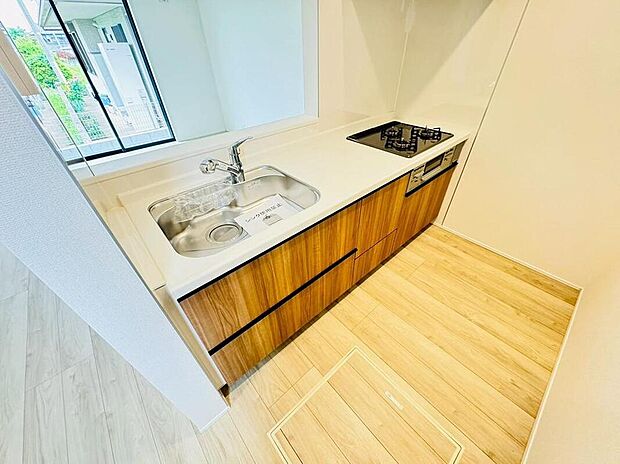 キッチンスペースはご家族みんなで作業ができるスペースを確保しております。みんなで楽しくお料理やお片付けをすれば、家事の時間も家族のコミュニケーションの時間に変わります。