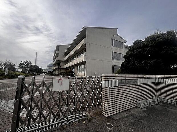 宇都宮市立泉が丘小学校まで1010m