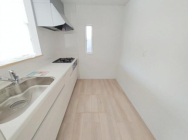 キッチンスペースはご家族みんなで作業ができるスペースを確保しております。みんなで楽しくお料理やお片付けをすれば、家事の時間も家族のコミュニケーションの時間に変わります。