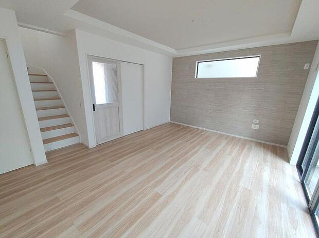 家族が毎日顔を合わせるリビングイン階段を採用、毎日のコミュニケーションを必ず取れるこの間取りは、多くのお客様の支持をいただいております。廊下など余分な空間が無くなり、リビングを広くとれるのもメリット