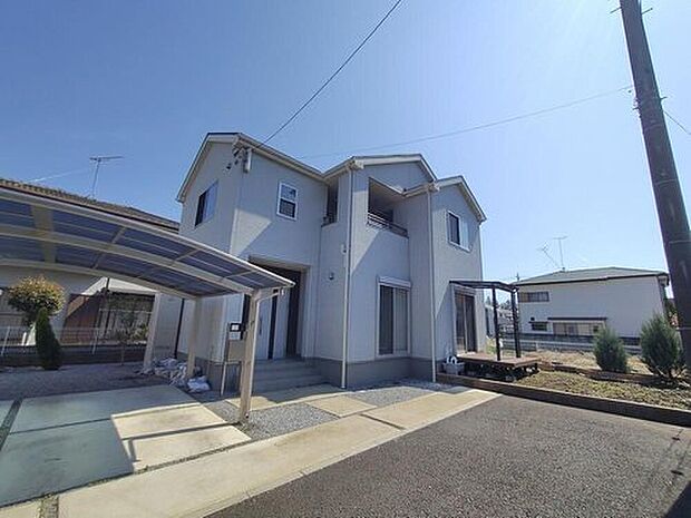 全体的に開放感があり、建物自体も開口部を多く設けておりますので、明るさと風通しの良さは自信をもってお勧めできます。両方とも建物の見栄えはもちろん、機能にも大きく影響いたしますので大切なポイントです。
