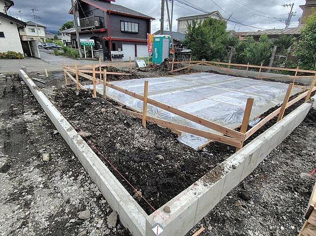 完成してからは見ることのできない、施工方法や構造をしっかりとご確認いただけるのが、建築中の住宅の大きなメリットです。専門知識を持ったスタッフがご説明させていただきます。お気軽にお問い合わせください。