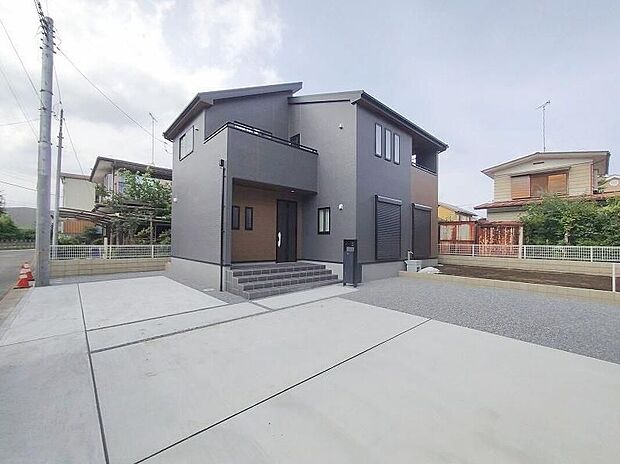 全体的に開放感があり、建物自体も開口部を多く設けておりますので、明るさと風通しの良さは自信をもってお勧めできます。両方とも建物の見栄えはもちろん、機能にも大きく影響いたしますので大切なポイントです。