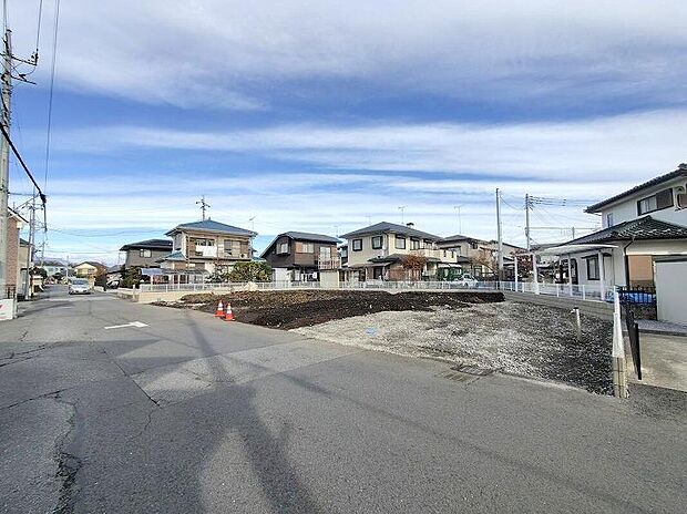 【 前面道路含む現地写真】資料請求やモデルルームのご見学も即日対応させていただきます。「新築住宅供給戸数日本一」飯田グループホールディングスの物件をぜひ一度見に来てください。お気軽にお問い合わせください。