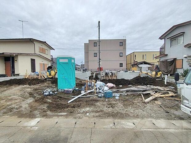 【現地外観写真】モデルルームのご見学も合わせて実施しております。本日のご見学も可能です。「新築住宅供給戸数日本一」飯田グループホールディングスの物件をぜひ一度見に来てください。お問い合わせはお気軽にどうぞ。