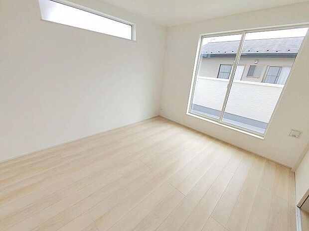 【リビング以外の居室】2面採光の洋室です。窓からの眺望もよくなり視界が広いので、部屋にいても飽きません、そしてもちろん大切なのは明るさと風通し、明るい日差しと心地よい風で自分のお部屋でくつろげる贅沢をご提供します。