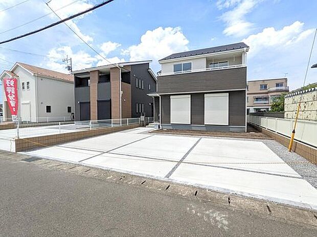 【類似外観同仕様】ドアや窓の設置場所、および形状・デザインの細部が異なりますのでご確認ください。建物の詳細図面などもございます、仕様の細かなご説明もさせていただきます。