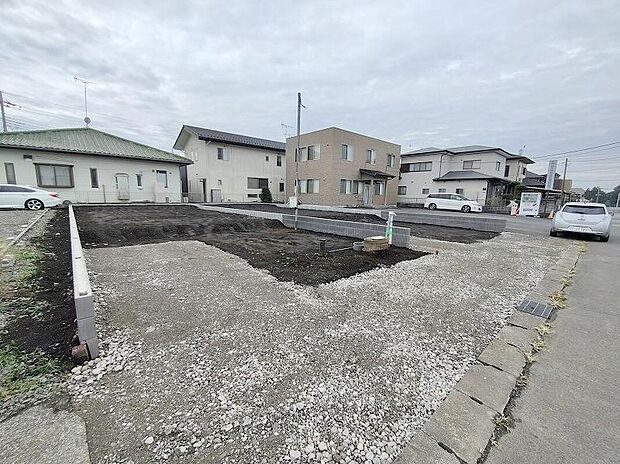 【前面道路含む現地写真】土日のご予約はもちろん、平日やお仕事のお時間に合わせてのご案内も実施しています。まずはお客様のご都合をお伺いさせて頂き、それに合う形で物件のご紹介をさせていただきます。お気軽にお問い合わせください。