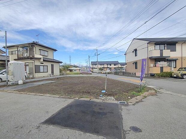 【前面道路含む現地写真】土日のご予約はもちろん、平日やお仕事のお時間に合わせてのご案内も実施しています。まずはお客様のご都合をお伺いさせて頂き、それに合う形で物件のご紹介をさせていただきます。お気軽にお問い合わせください。