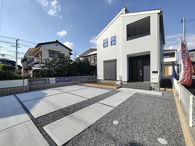 【現地外観写真】ご覧いただけているように、南道路で南側に日差しを遮るような建物はありません、日当たりは後では買えないものです。しっかりと目で見てご判断いただきたく思います。