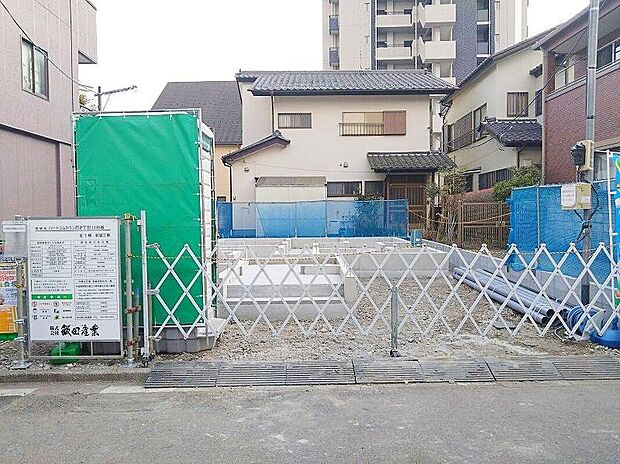 【前面道路含む現地写真】土日のご予約はもちろん、平日やお仕事のお時間に合わせてのご案内も実施しています。まずはお客様のご都合をお伺いさせて頂き、それに合う形で物件のご紹介をさせていただきます。お気軽にお問い合わせください。