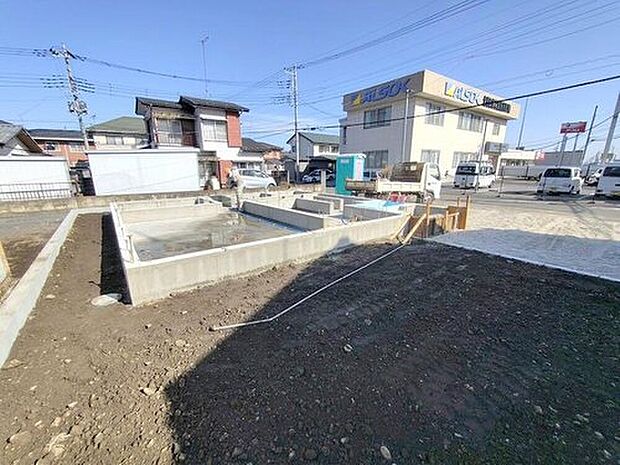 【現地外観写真】資料請求やモデルルームのご見学も即日対応させていただきます。「新築住宅供給戸数日本一」飯田グループホールディングスの物件をぜひ一度見に来てください。お気軽にお問い合わせください。

