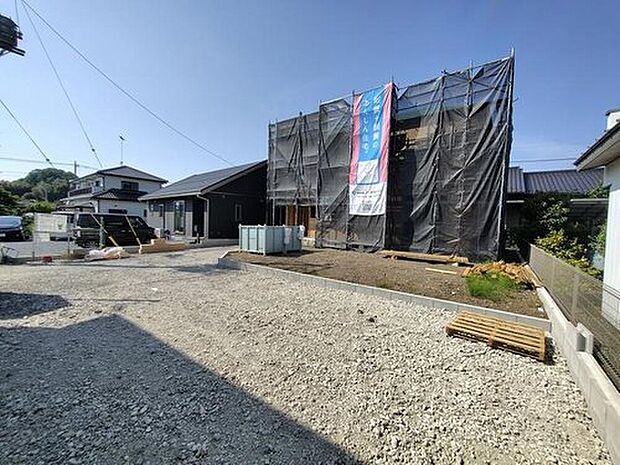 【現地外観写真】資料請求やご案内も即日対応いたします♪同じ施工例の物件見学や、完成イメージプレゼンテーションも承っております。どのような建物が建つか、間取りの広さは？など気になる点を一つ一つご説明させていただきます。
