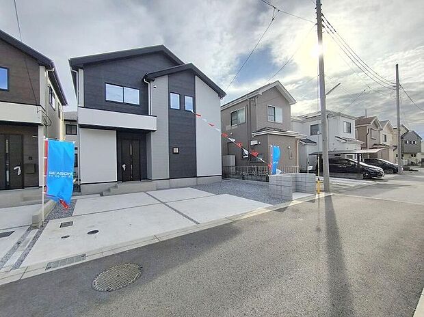 【前面道路含む現地写真】耐震性能に自信のある『飯田グループの家』!お客様を守る大切な住宅だからこそ、第三者の検査を受けて安心して住んでいただける住宅を建てております。その頑丈さを、ぜひ現地にてご体感くださいませ。
