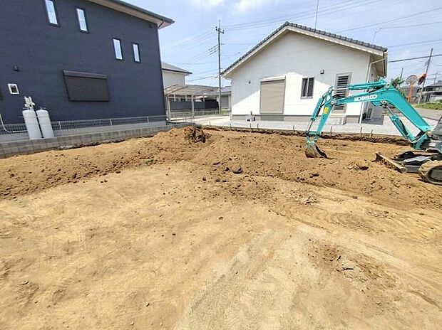 【現地外観写真】資料請求やご案内も即日対応いたします♪同じ施工例の物件見学や、完成イメージプレゼンテーションも承っております。どのような建物が建つか、間取りの広さは？など気になる点を一つ一つご説明させていただきます。