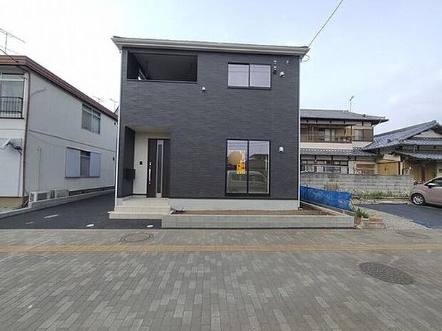 【類似外観同仕様】類似外観同仕様の物件になります。扉や窓の開口部の位置やデザインが異なります。☆飯田グループホールディングス唯一の販売専門会社の社員が対応させていただきます☆