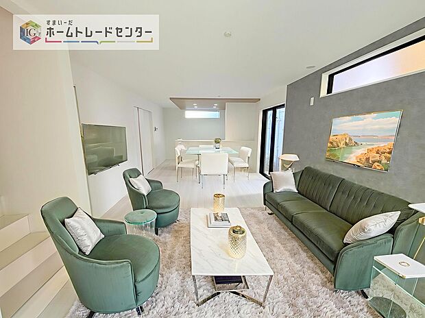 現況の物件写真に、CG による画像処理を行っています。家具、家電、照明器具、小物、カーテン、その他のイメージはCG です。