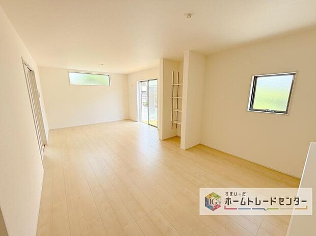 リビングにはこだわって開口部を可能な限り多く設けました。日当たり、風通しを良くするのはもちろんですが、やはり人が集まる場所ですので、開放感が必要な場所だと思います。広々としたリビングをお楽しみください