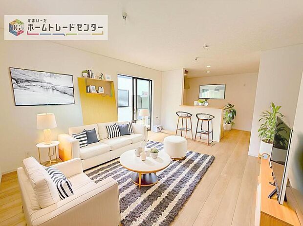 現況の物件写真に、CG による画像処理を行っています。家具、家電、照明器具、小物、カーテン、その他のイメージはCG です。