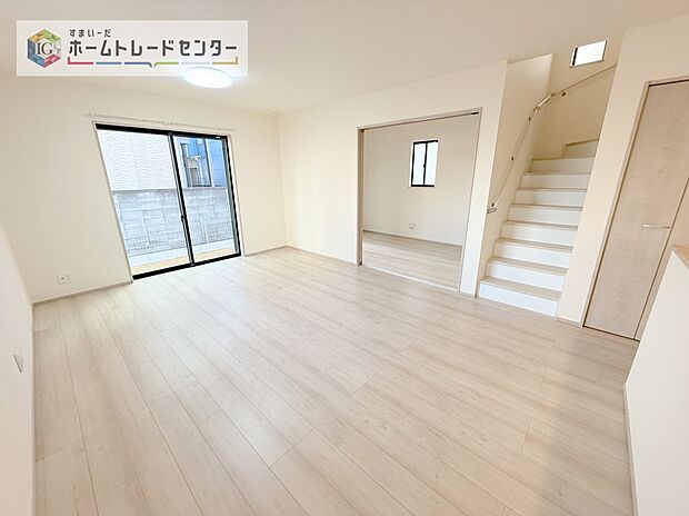 家族が毎日顔を合わせるリビングイン階段を採用、毎日のコミュニケーションを必ず取れるこの間取りは、多くのお客様の支持をいただいております。廊下など余分な空間が無くなり、リビングを広くとれるのもメリット♪