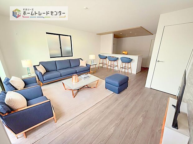 現況の物件写真に、CG による画像処理を行っています。家具、家電、照明器具、小物、カーテン、その他のイメージはCG です。