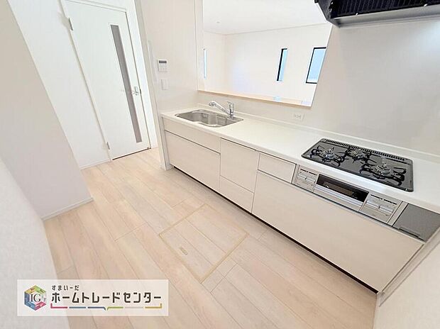 キッチンスペースはご家族みんなで作業ができるスペースを確保しております。みんなで楽しくお料理やお片付けをすれば、家事の時間も家族のコミュニケーションの時間に変わります。