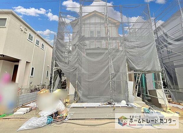 完成してからは見ることのできない、施工方法や構造をしっかりとご確認いただけるのが、建築中の住宅の大きなメリットです。専門知識を持ったスタッフがご説明させていただきます。お気軽にお問い合わせください。