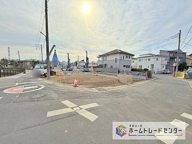 どのような建物が建つか、間取りの広さはどうかなど、気になる点は丁寧にご説明いたします。資料請求やご案内は即日対応いたします。土日や平日、お仕事終わりの時間など、ご都合に合わせてご案内いたします。