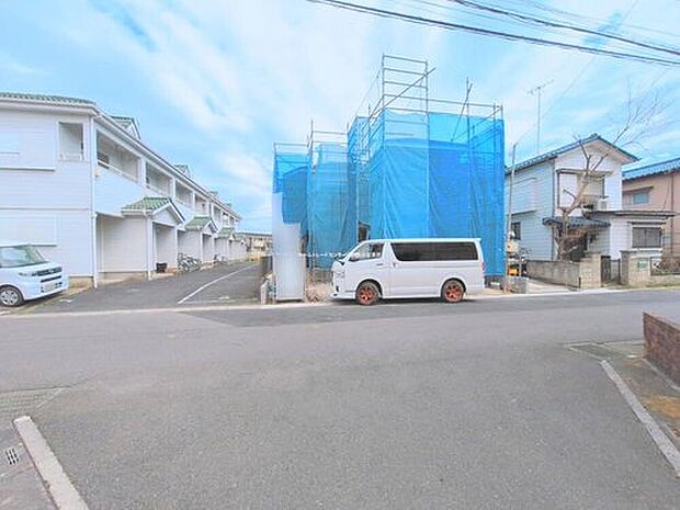 完成してからは見ることのできない、施工方法や構造をしっかりとご確認いただけるのが、建築中の住宅の大きなメリットです。専門知識を持ったスタッフがご説明させていただきます。お気軽にお問い合わせください。