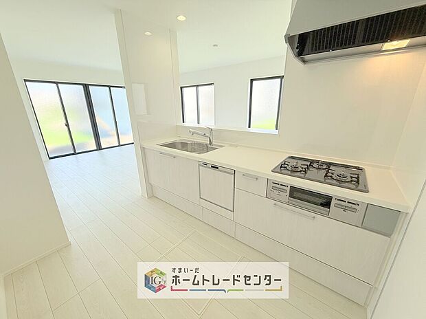 キッチンスペースは家族で作業が出来るよう広めにとりました。みんなで楽しくお料理をすれば、より美味しい食事が創れそうです。そしてお料理好きなお子様が育つかも、もちろん片付けもみんなでできます。

