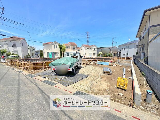 どのような建物が建つか、間取りの広さはどうかなど、気になる点は丁寧にご説明いたします。資料請求やご案内は即日対応いたします。土日や平日、お仕事終わりの時間など、ご都合に合わせてご案内いたします。