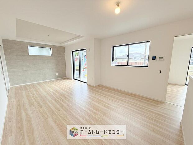 リビングにはこだわって開口部を可能な限り多く設けました。日当たり、風通しを良くするのはもちろんですが、やはり人が集まる場所ですので、開放感が必要な場所だと思います。広々としたリビングをお楽しみください