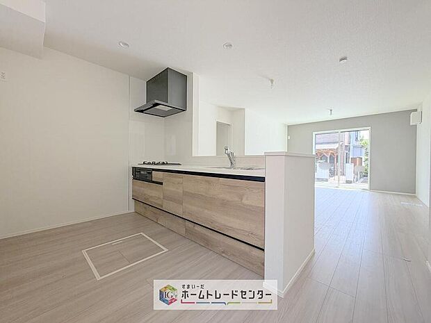 開放感のあるキッチンでコミュニケーションを取りながら料理を楽しめます。
お片付けの当番になった方もこれでしっかりと話題の中に入っていけます。