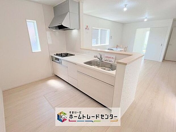 キッチンスペースは家族で作業が出来るよう広めにとりました。みんなで楽しくお料理をすれば、より美味しい食事が創れそうです。そしてお料理好きなお子様が育つかも、もちろん片付けもみんなでできます。