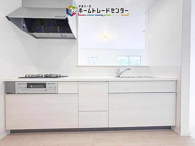 キッチンスペースは家族で作業が出来るよう広めにとりました。みんなで楽しくお料理をすれば、より美味しい食事が創れそうです。そしてお料理好きなお子様が育つかも、もちろん片付けもみんなでできます。