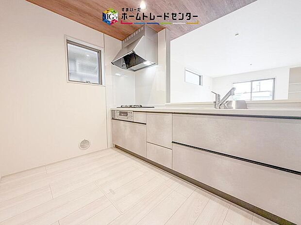 キッチンスペースはご家族みんなで作業ができるスペースを確保しております。みんなで楽しくお料理やお片付けをすれば、家事の時間も家族のコミュニケーションの時間に変わります。