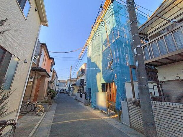 【現地外観写真】モデルハウスのご案内や、仕様や色の説明も細かくさせていただきます。弊社は飯田グループホールディングス唯一の販売専門会社になるので、細部まで説明いたします。もちろん住宅ローンのご相談だけでも大丈夫です。