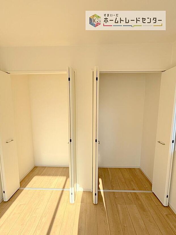 【収納】収納スペースは住宅を探す際には重要なポイントの一つだと思います。そのため少しでも空間が取れるところは可能な限り収納スペースとしたしました。居室をスッキリとお使いいただきたいお客様に大変喜ばれています。