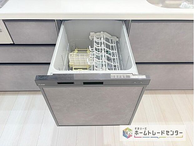 【【食器洗浄乾燥機】】忙しい奥様の味方、後片付けもラクラクなビルトイン食洗機付き。洗い終わった食器の水切りや乾燥としても便利です。