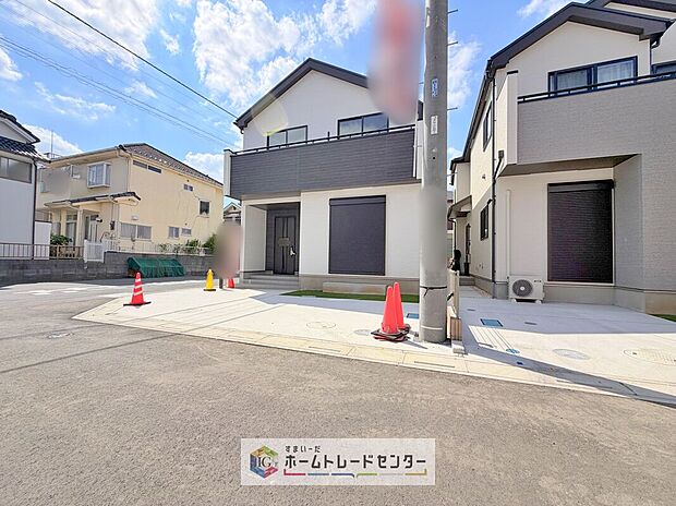 【【カースペース2台】】カースペースが2台分ございますので、家族分の自転車を駐輪したり、急な来客用の駐車スペースとしてもお使いいただけます。