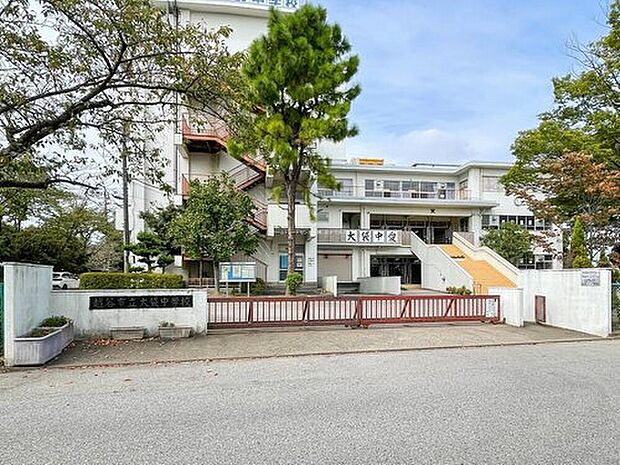 越谷市立大袋中学校(約850m)