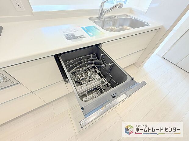 【【食器洗浄乾燥機】】後片付けもラクラクなビルトイン食洗機付き。洗い終わった
食器の水切りや乾燥としても便利です。