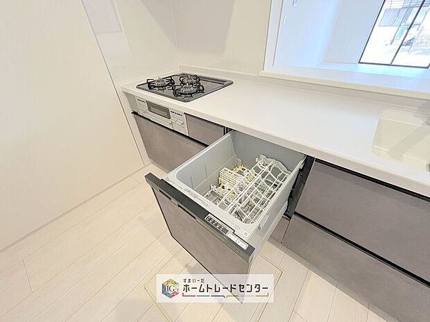 【【食器洗浄乾燥機】】後片付けもラクラクなビルトイン食洗機付き。洗い終わった食器の水切りや乾燥としても便利です。