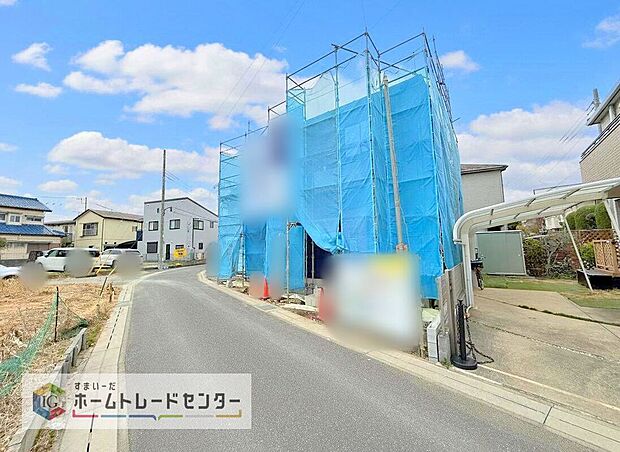 【現地写真】周辺の街並みや敷地の広さ、前面道路との位置関係など、実際の住環境をご確認いただけます。陽当りや通風、周辺の雰囲気など、図面だけでは分からないポイントもぜひ現地でお確かめください。