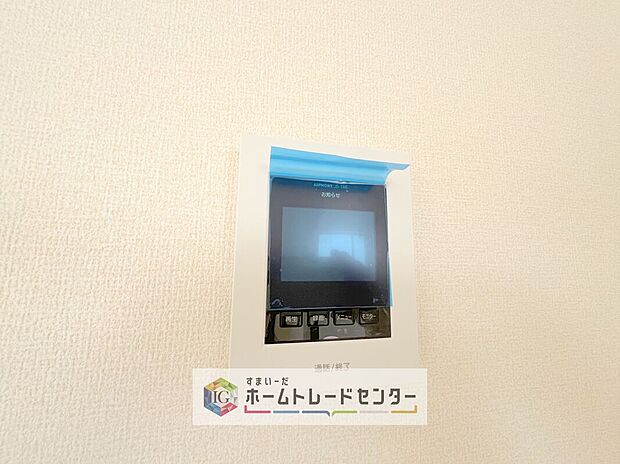 【【TVモニター付きインターホン】】録画機能もあり、どのような人が何時に来訪されたのかが分かります。防犯上はもちろん、お届け物などの把握にも便利です。ライトが付いているので、夜間でも安心です。