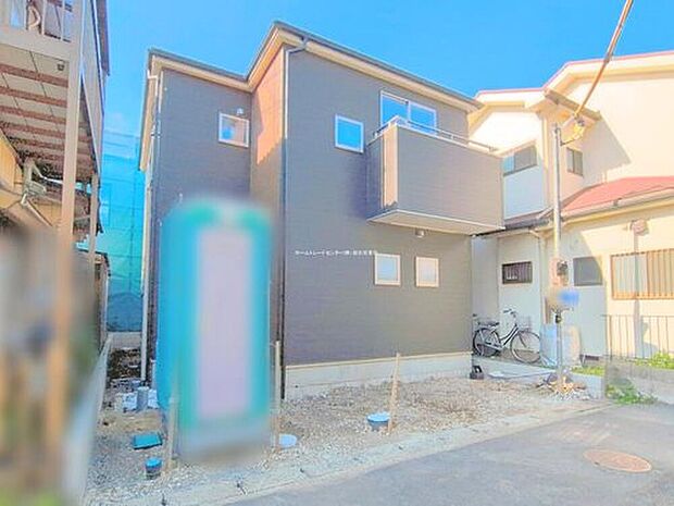 【現地外観写真】爽やかな青空と陽光に包まれる心地よい住空間。ネットでは分か