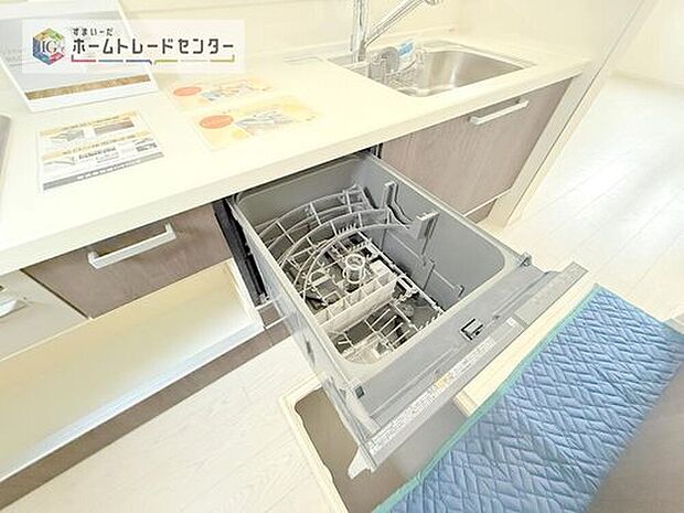 【【食器洗浄乾燥機】】忙しい奥様の味方、後片付けもラクラクなビルトイン食洗機付き。洗い終わった食器の水切りや乾燥としても便利です。