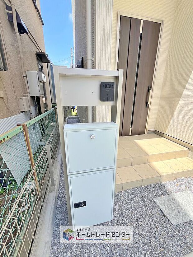 【【宅配BOX】】戸建用の宅配ボックスを設置。通販でのお買い物などお荷物が届く予定があっても時間を気にせず外出できるので大変便利です。