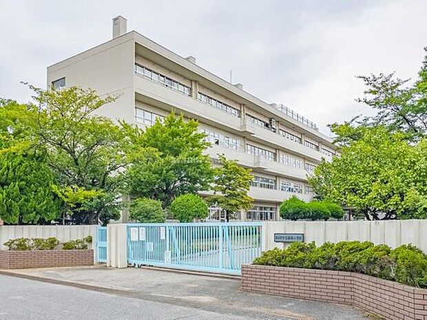 春日部市立藤塚小学校（約1,600m）